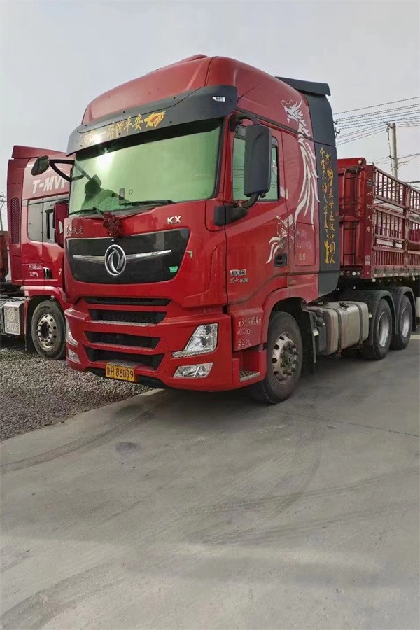 国六二手牵引车