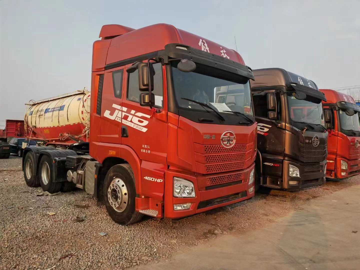 二手国五半挂牵引车价格