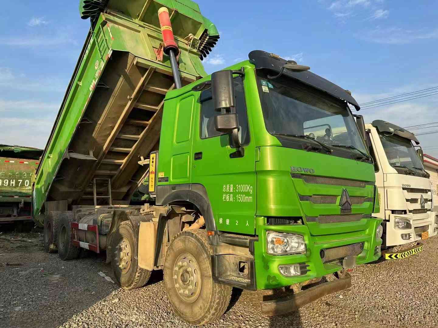 二手前四后八自卸车载重多少吨