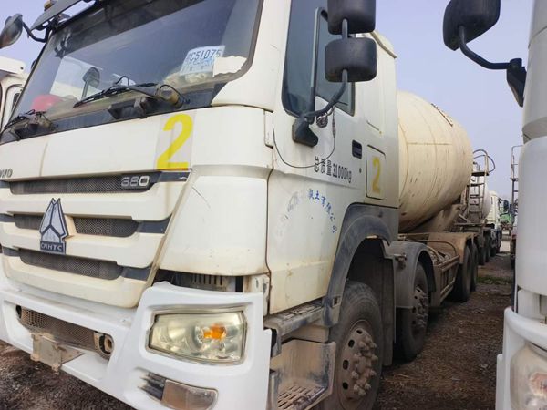 二手豪沃混凝土搅拌车