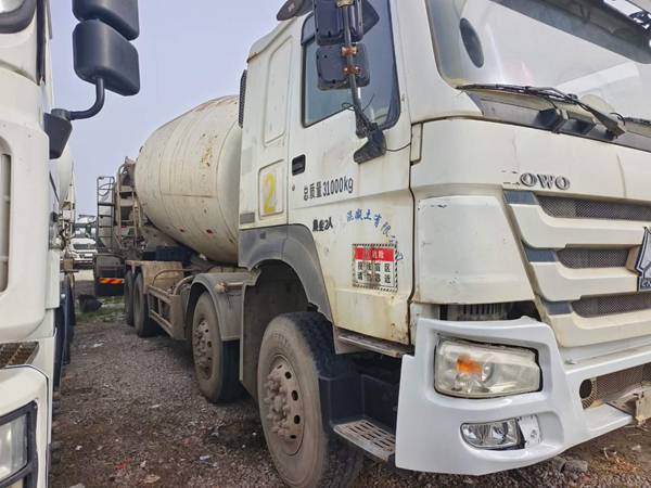 二手豪沃混凝土搅拌车的高度多少米