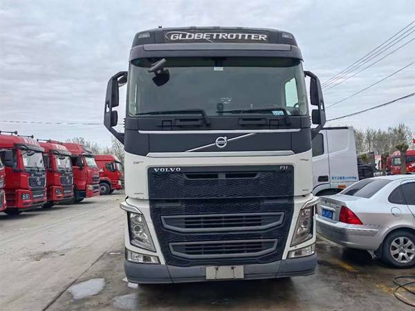 二手沃尔沃牵引车报价