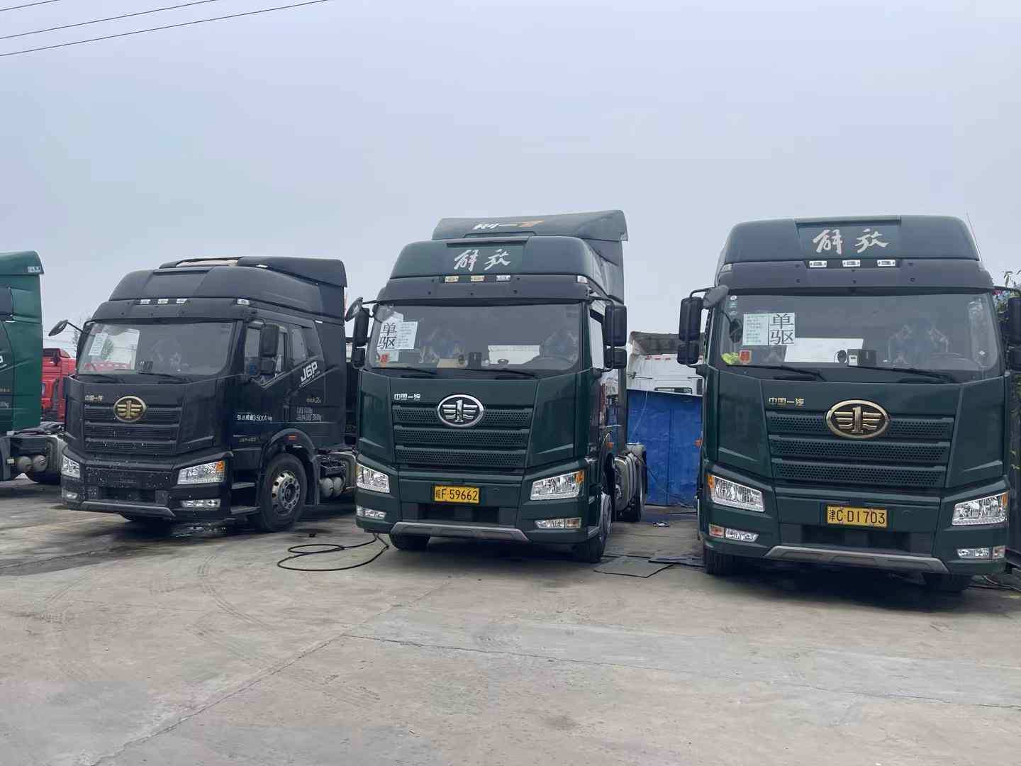 二手单驱牵引车自重多少