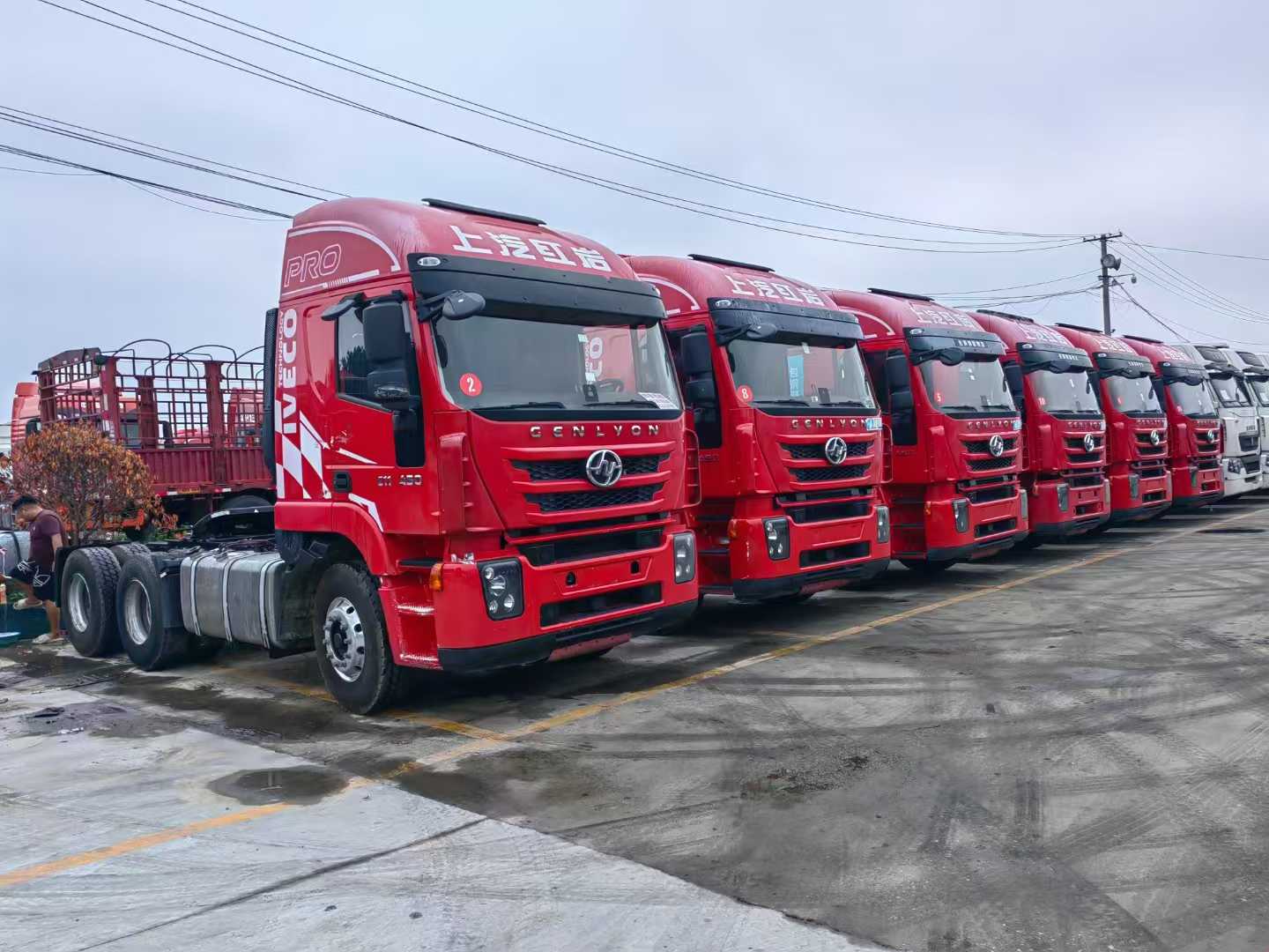 红岩杰狮二手牵引车450马力